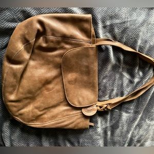 Like new Roots brown leather shoulder bag.